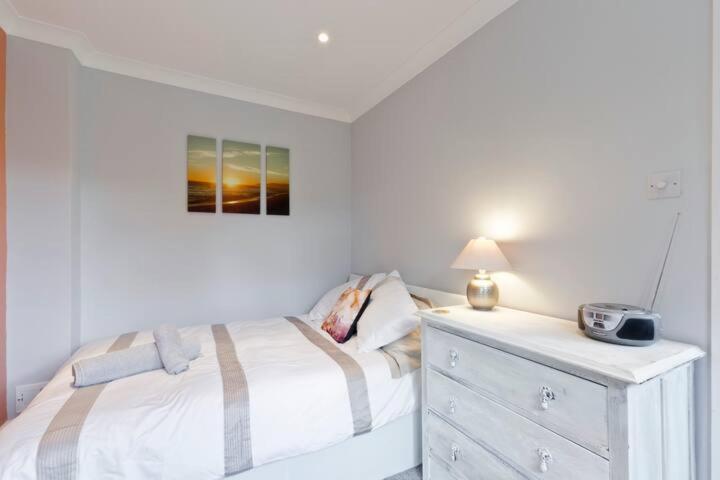 Stayinwoking At 30 Woodlands Horsell ภายนอก รูปภาพ