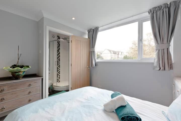 Stayinwoking At 30 Woodlands Horsell ภายนอก รูปภาพ