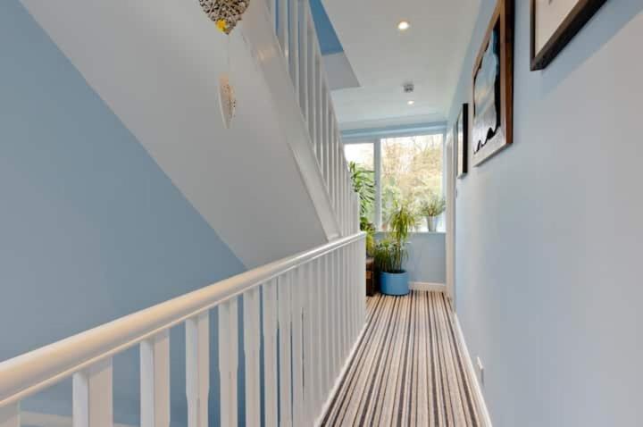 Stayinwoking At 30 Woodlands Horsell ภายนอก รูปภาพ